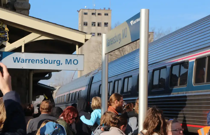 Navigating the Festive Season: Holiday Travel Tips for Warrensburg, Missouri